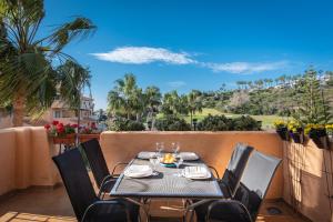 1 Penthouse golf & pool view in Duquesa Manilva