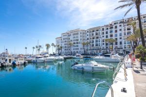 1 Penthouse golf & pool view in Duquesa Manilva