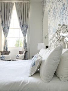 Suite room in The Riverside House Hotel