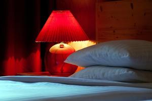 Hotels Logis Hotel Restaurant Le Domaine de l'Eau Vive : Chambre Lits Jumeaux Standard