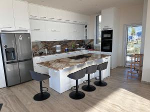 Amazing Villa By The Sea