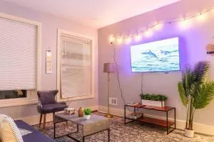 Urban 2BDRM w/ QueenBed+Mercy+Bills+TV+Work - 西塞尼卡