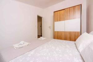 Apartments in Crikvenica 45899 