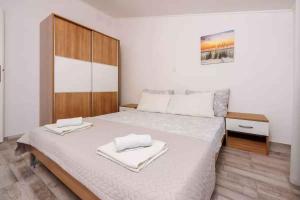 Apartments in Crikvenica 45899 