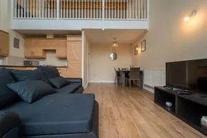 Luxury 2 Bed Apartment – Near Heathrow, Legoland, Windsor Slough - Farnham Royal