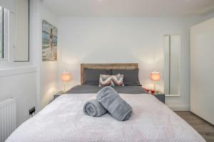 Lovely 2-Bedroom Condo With Balcony and Park View