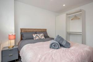 Lovely 2-Bedroom Condo With Balcony and Park View