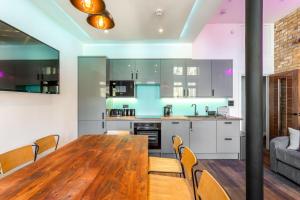 Pierview Pad - Central Luxury Apartment on the Beach