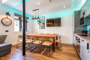 Pierview Pad - Central Luxury Apartment on the Beach