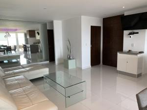 Well equipped condo with splendid sea view