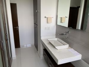 Well equipped condo with splendid sea view