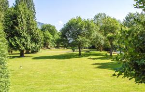 Maisons de vacances 4 Bedroom Stunning Home In Louvie-Juzon : photos des chambres