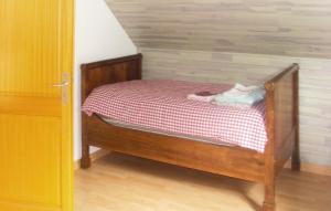 Maisons de vacances 4 Bedroom Stunning Home In Louvie-Juzon : photos des chambres