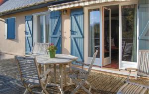 Maisons de vacances 4 Bedroom Stunning Home In Louvie-Juzon : photos des chambres