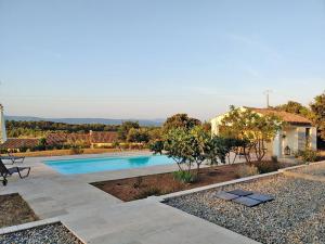Villas Villa Parpaiouns - confortable maison avec piscine privee chauffee en Provence : photos des chambres