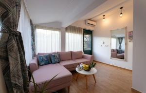 2 Bedroom Awesome Home In Kastel Novi 