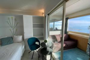 06BH - Beautiful seafront studio