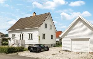 Lovely Home In Lyngdal With Wifi