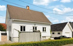 Lovely Home In Lyngdal With Wifi