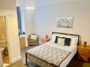 Bright 2 Bedroom Apartment near Seafront Central Penzance - 纽林