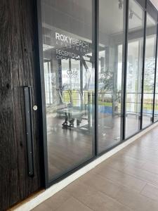 Beachfront Retreats @RoxyBeachSematanApt.