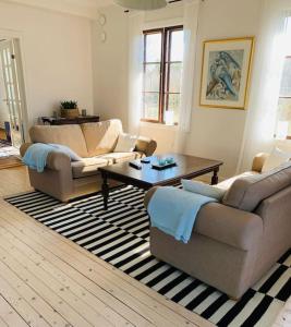 Lantligt boende nära Kastelholms golf och Smakbyn