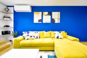 Top 1 - 2BR - 180 Views - Balcony - Top Amenities