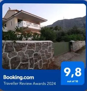 A modern farmhouse with big garden - Aigio