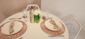 50 m do mar, 3 dorm, sacada com vista mar, pitangueiras, vaga de garagem, Pet friendly, berço