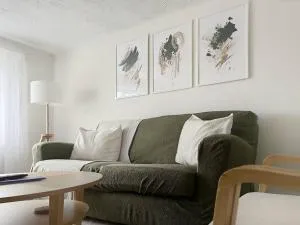 Private guest house - Double bedroom, en-suite and workspace with private entrance, first floor with no lift and no full kitchen - Ansty