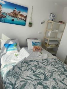 One minute to the beach