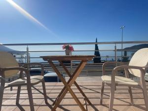 One minute to the beach