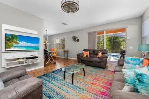 4 BR Heated Pool Home + Game Room + Sleeps 12 - Loughman