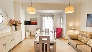 Aloreña con balcones al Real