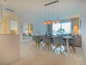 Brand new apartment in Belaire, pools, garden