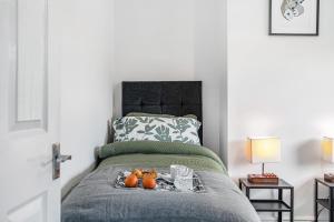 3-Bed, Sleeps 6, Near M1M62