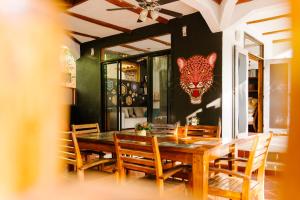 Salty Enthusiasts Share House & Villas