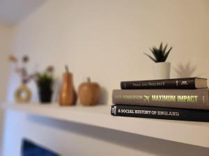 SuperValue Suite 2 - Fast WiFi, Hotel Linen, Keyless Entry, City only 10 Mins - BY PROPERTY PROMISE