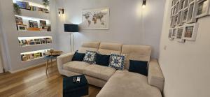 Confortevole stanza privata in grazioso appartamento con giardino