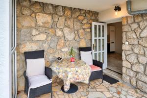 One-Bedroom Apartment with Patio, Terrace and Private Entrance room in Apartments Frlan