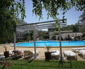 Apartment in Sunny beach, Complex Sun Village, 80 qm, 2 bedrooms & living room near to the beach, SWIMMING POOL, garden