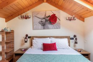 Arcade central retro apartment