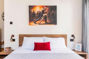 Arcade central retro apartment