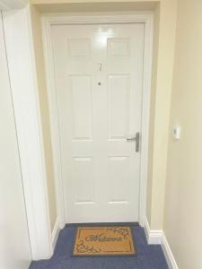 Fleetwood - 3 bedroom apartment, fab 4 contractors