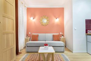 Guestrust- Arc de Triomphe Corail