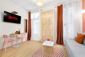 Guestrust- Arc de Triomphe Corail