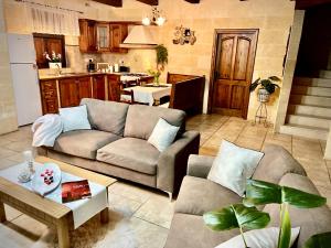 Farmhouse Ta Gorg with pool