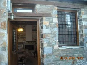 Ground floor Stonehouse with yard. - 皮立翁