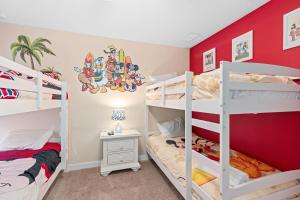 Family house w private pool & water park access