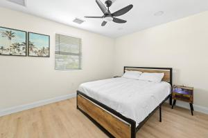 Mins to Beach Recently remodeled Putting Green